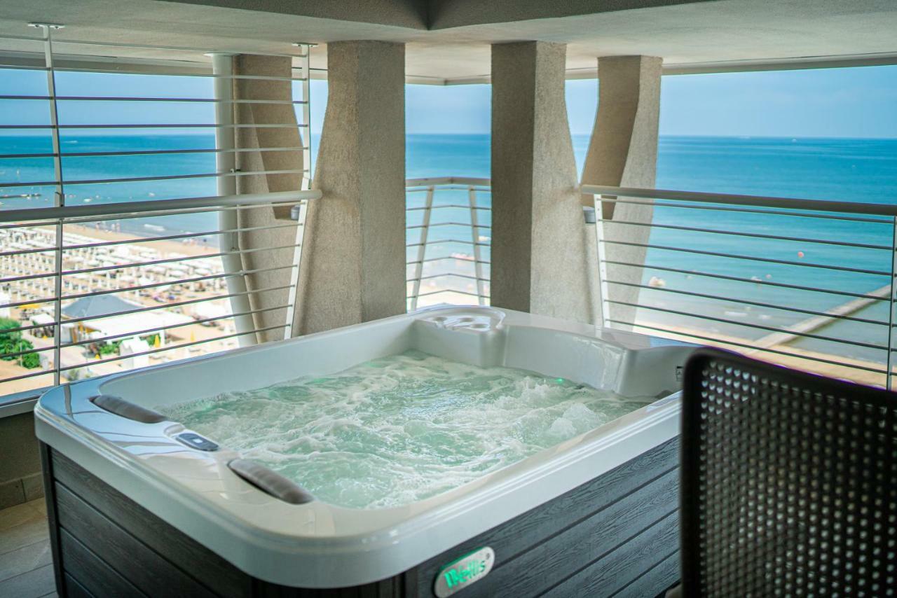 Panoramic Double Room Sofa BedWhirlpool Direct Sea View
