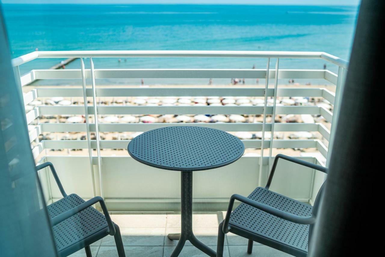 Superior Double Room Sofa Bed Direct Sea View