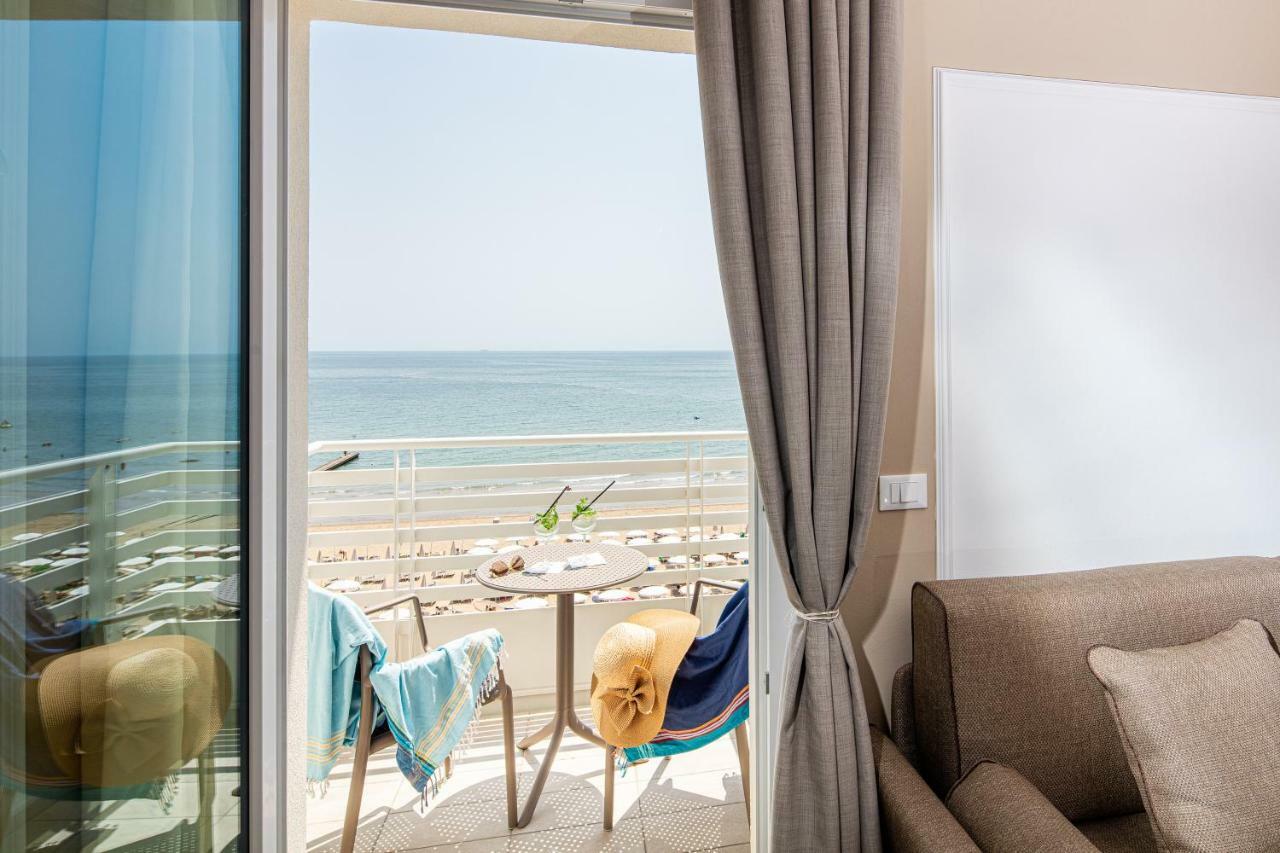 Superior Double Room Sofa Bed Direct Sea View